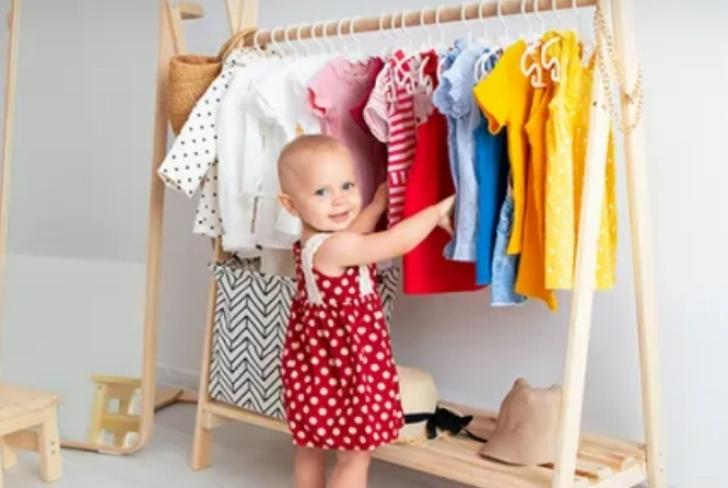 Wahl der Sommerkleidung für Kinder und Babys